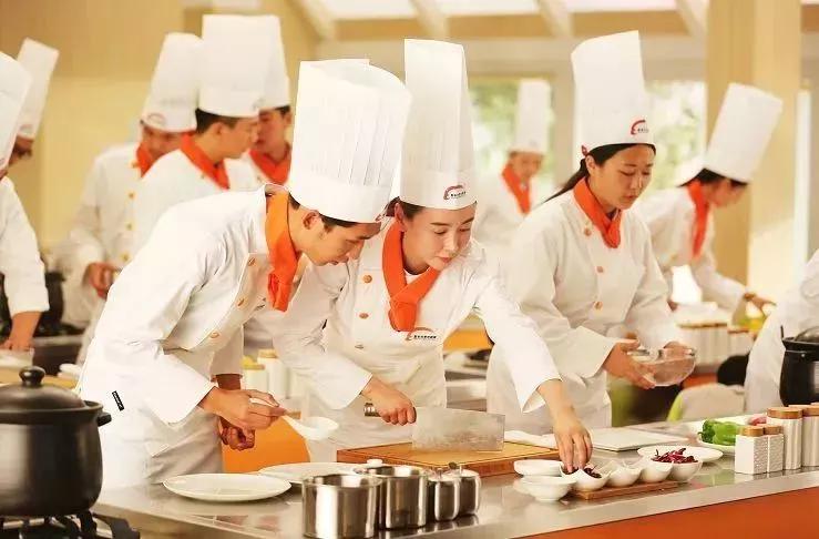 返乡创业 为什么说在深圳新东方烹饪学校学厨会让你回家致富更有底气 返乡创业 为什么说在深圳新东方烹饪学校学厨会让你回家致富更有底气