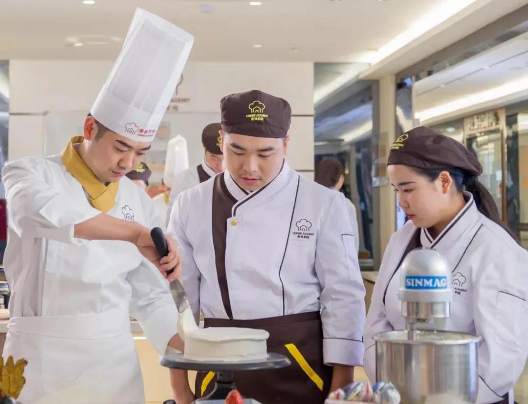 在深圳新东方烹饪学校横岗校区学技能 怎样才能找对适合自己的课程 