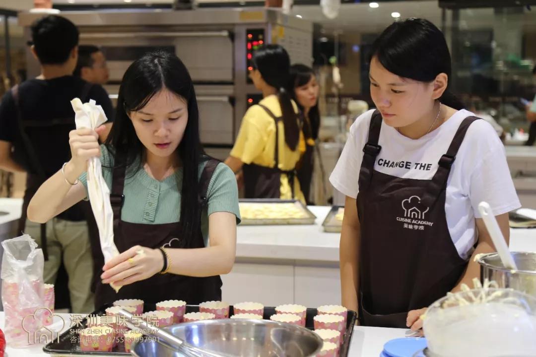 在深圳新东方烹饪学校横岗校区学技能 怎样才能找对适合自己的课程 