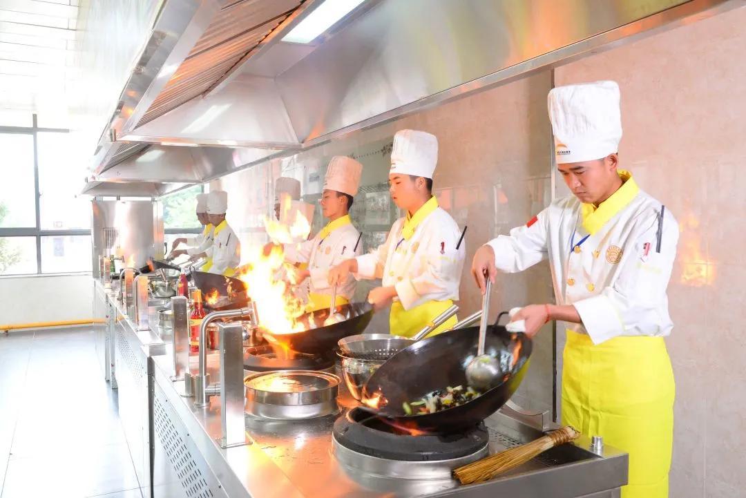 在深圳新东方烹饪学校学中餐 下面4条这个时候对你说最合适 