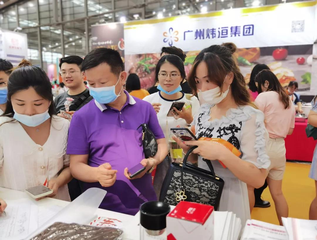 国际烘焙展的深圳新东方 让参观者竖起大拇指