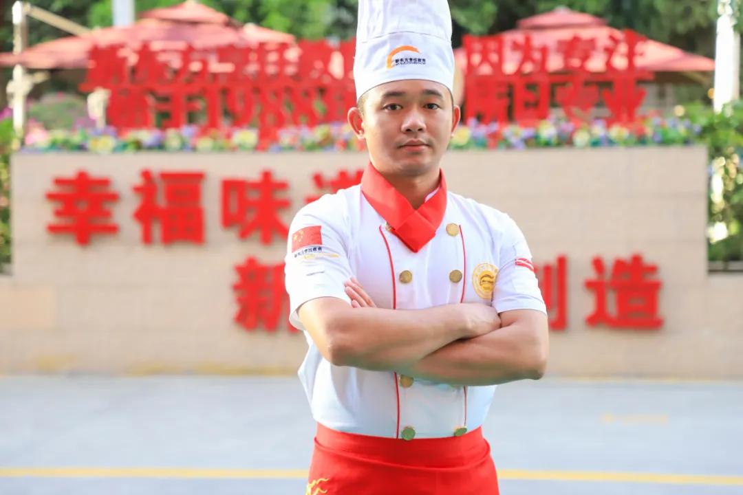 大学生也来深圳新东方烹饪学校学厨 认识下他们吧