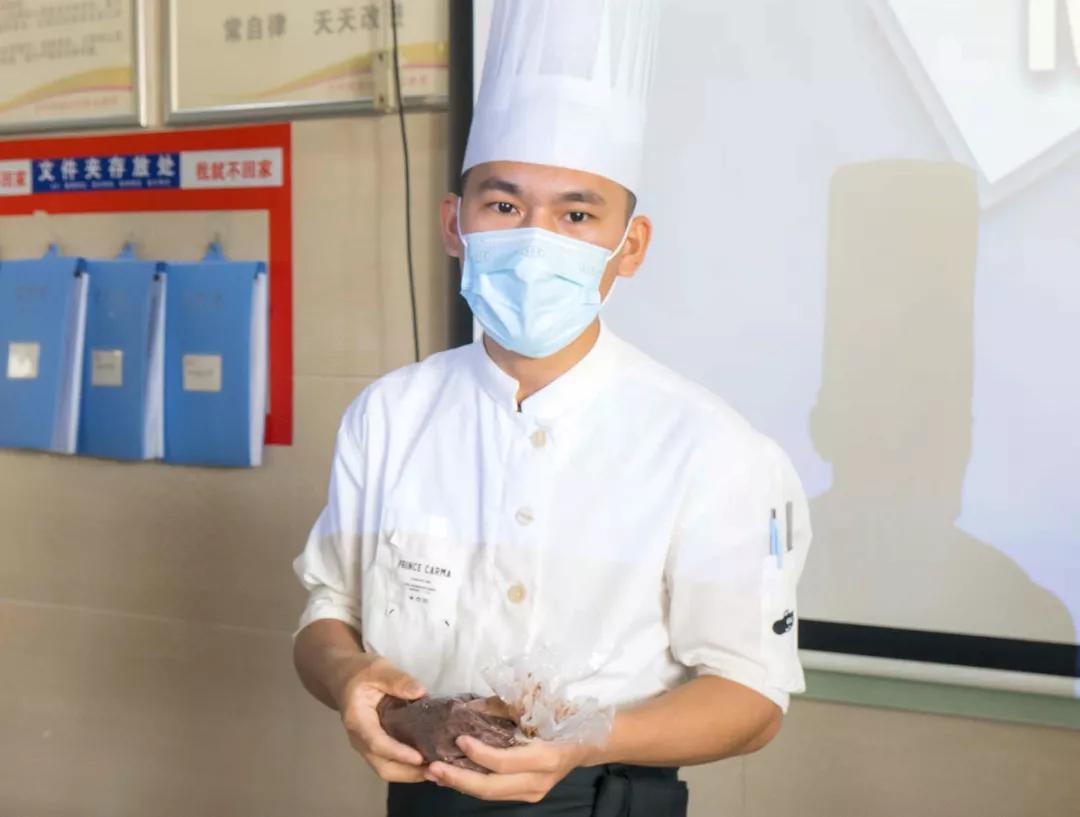 卡玛王子莅临深圳新东方 为同学们带来一堂西点甜品制作公开课 