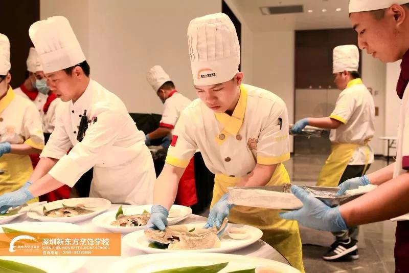 罗振宇跨年演讲中提到的新东方烹饪学校有何魅力