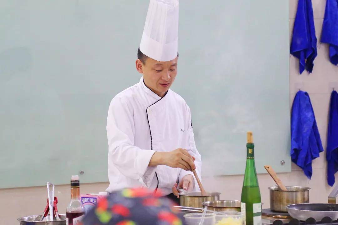 在厨师学校学技能 为什么说有名师的存在特别重要 