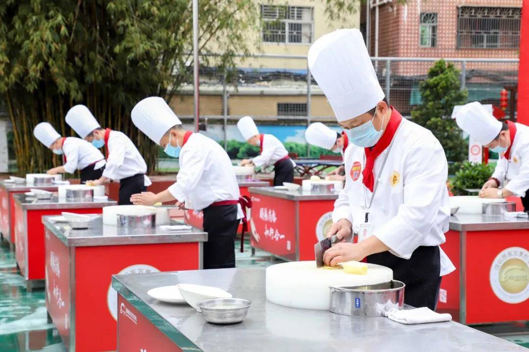 在厨师学校学技能 为什么说有名师的存在特别重要 在厨师学校学技能 为什么说有名师的存在特别重要