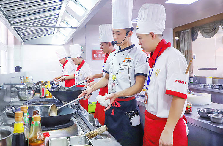 深圳厨师学校选择有诀窍 注意这几点不仅能选对还能进名企 