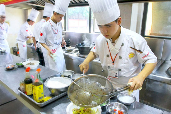 新东方烹饪学校学厨师一年学费多少钱