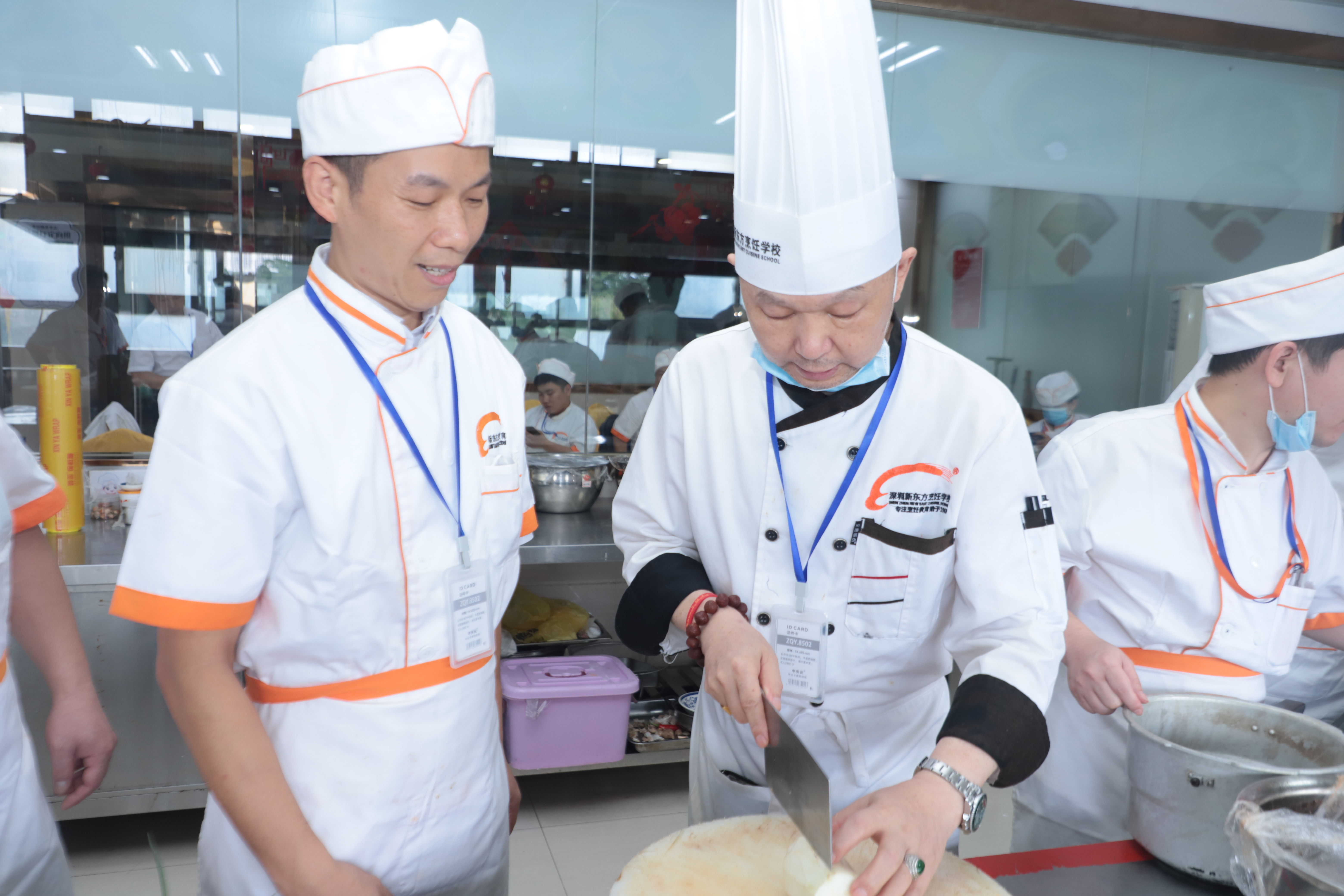 锦旗谢恩师｜烹饪强化班同学桂军祝愿良师桃李满园