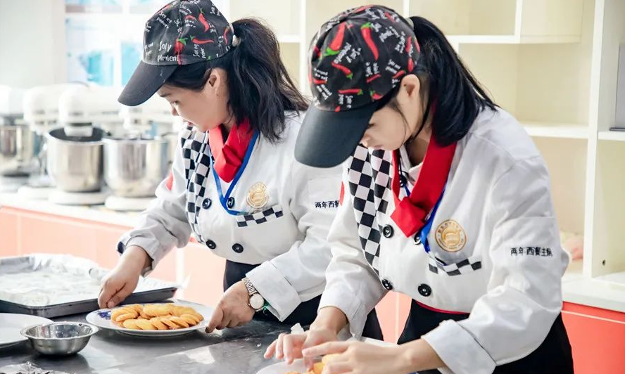 职业本科已正式纳入学士体系,上高中读大学不再是唯一出路! 职业本科已正式纳入学士体系,上高中读大学不再是唯一出路!