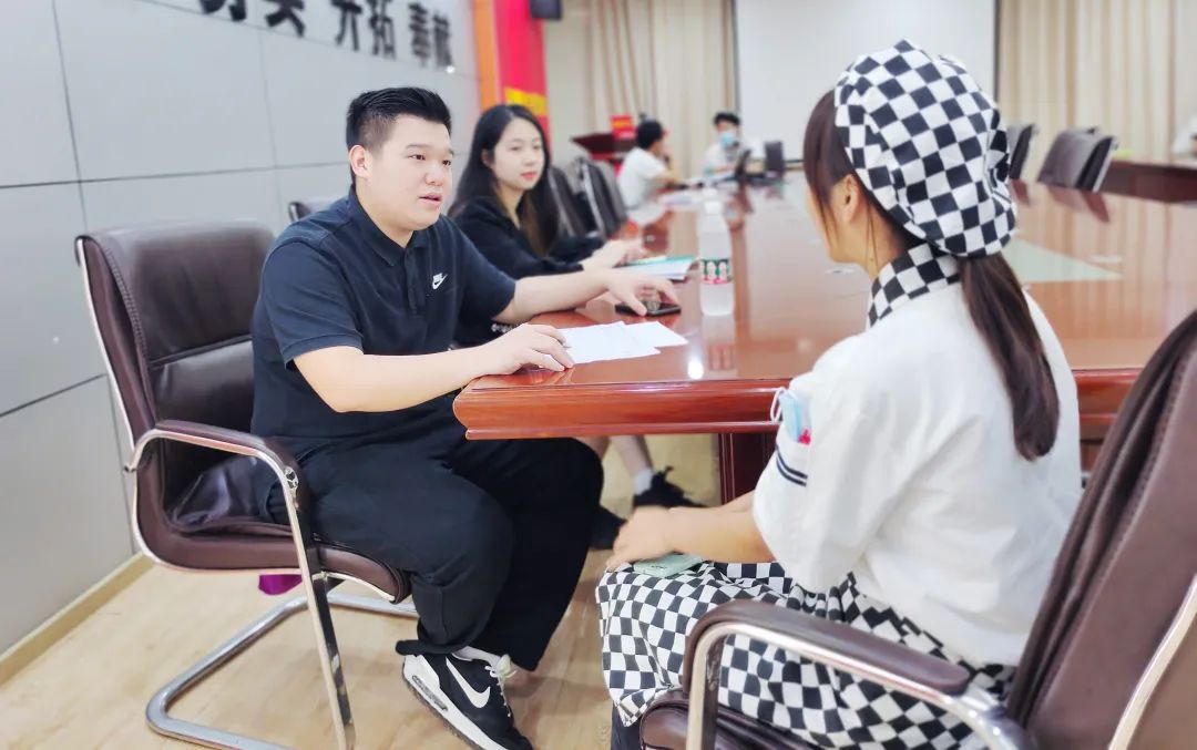 企业宣讲会|卡玛王子走进深圳新东方,与学子一对一面谈答疑 企业宣讲会|卡玛王子走进深圳新东方,与学子一对一面谈答疑