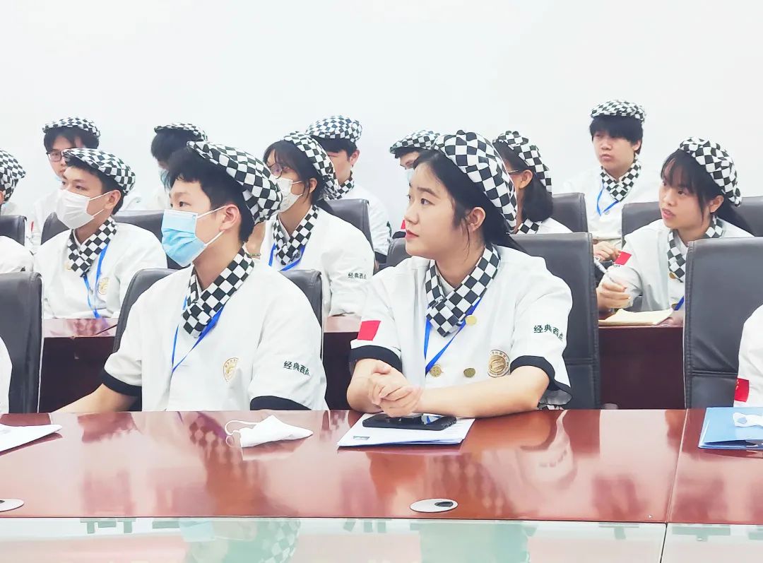 企业宣讲会|卡玛王子走进深圳新东方,与学子一对一面谈答疑 企业宣讲会|卡玛王子走进深圳新东方,与学子一对一面谈答疑