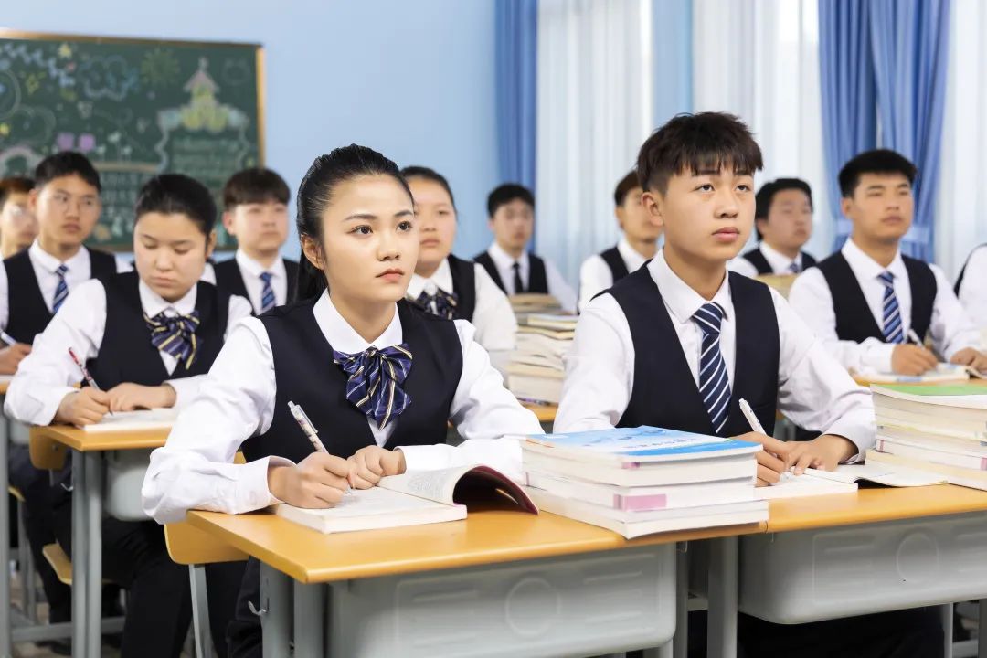 秋季招生火爆报名中!中考完为什么要在出成绩前择校? 秋季招生火爆报名中!中考完为什么要在出成绩前择校?