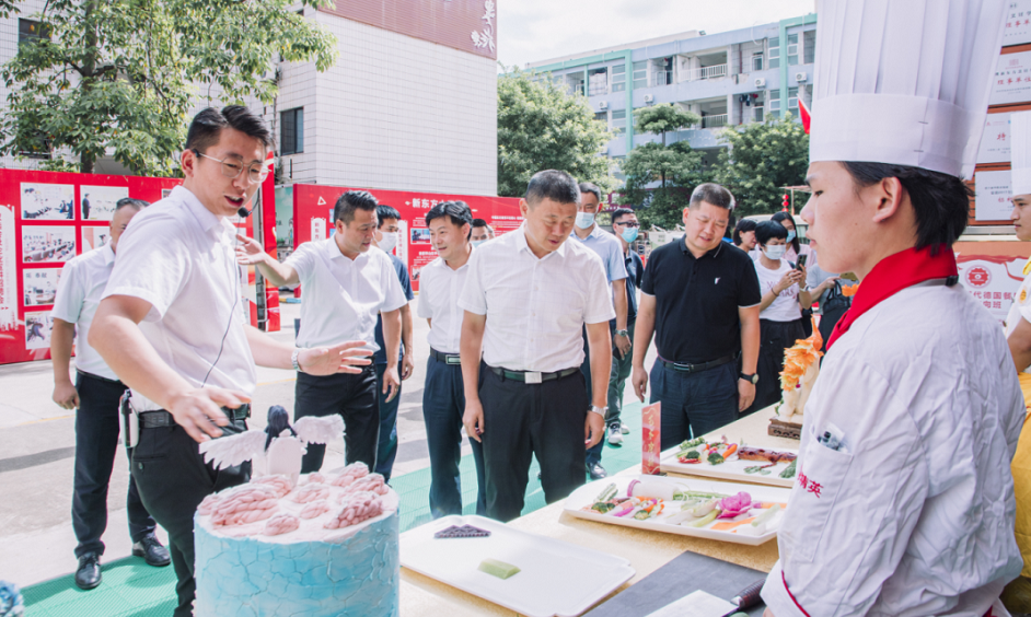 7月15日上午广西百色市领导及深圳坪山区人力资源局领导莅临我校进行考察与交流 7月15日上午广西百色市领导及深圳坪山区人力资源局领导莅临我校进行考察与交流