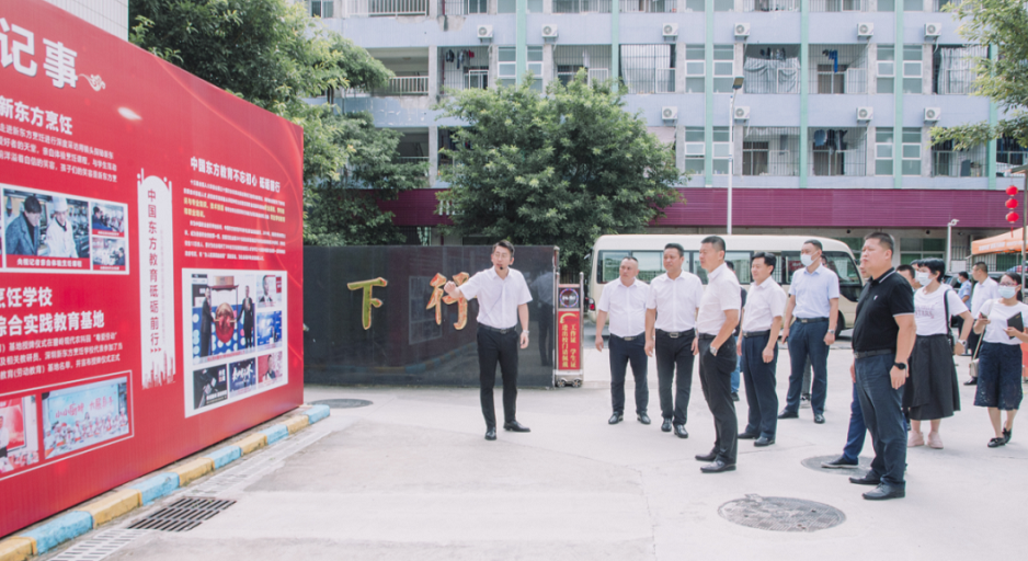 7月15日上午广西百色市领导及深圳坪山区人力资源局领导莅临我校进行考察与交流