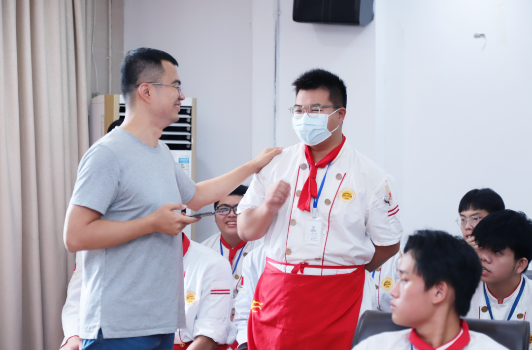 企业进校园:阿里巴巴旗下的盒马鲜生来给中餐学子们进行企宣会 企业进校园:阿里巴巴旗下的盒马鲜生来给中餐学子们进行企宣会