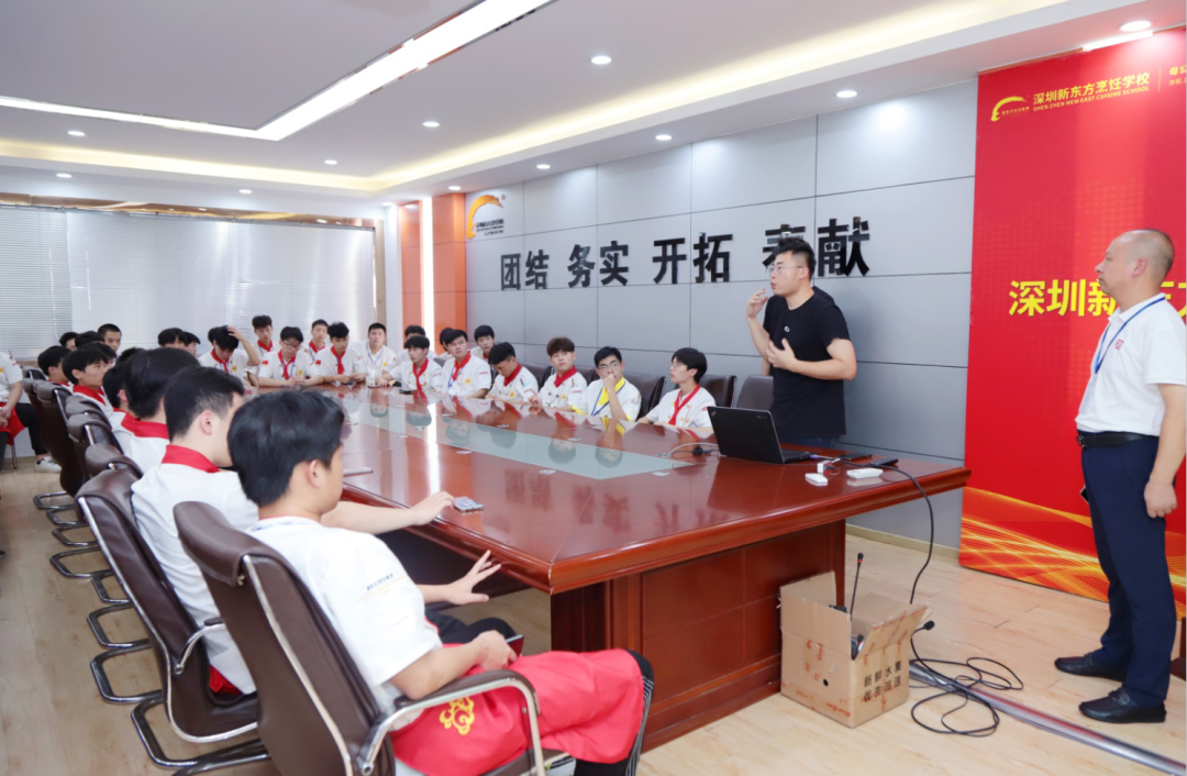 老朋友“太二”酸菜鱼与深圳新东方即将毕业的中餐学子进行企宣会,一对一面试提问~ 老朋友“太二”酸菜鱼与深圳新东方即将毕业的中餐学子进行企宣会,一对一面试提问~