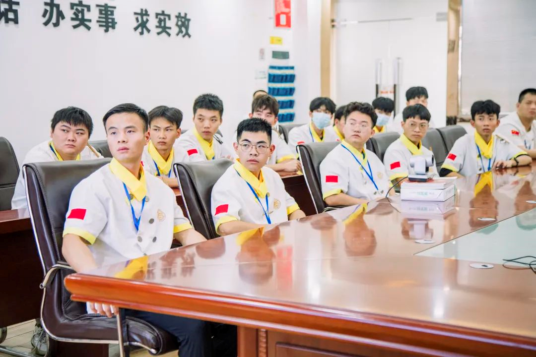 知名餐饮品牌“老乡鸡”为金领大厨班同学进行校企业宣讲会成功举行~ 知名餐饮品牌“老乡鸡”为金领大厨班同学进行校企业宣讲会成功举行~