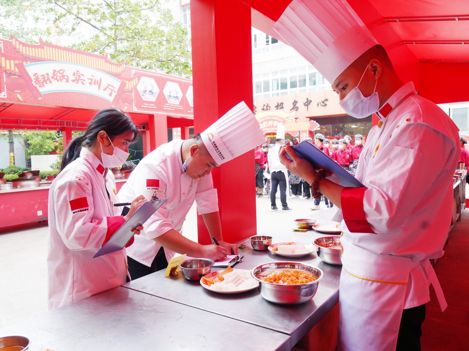 阶段考核：学技能展风采！直击烹饪营养与工艺2201班刀工、翻锅考核现场