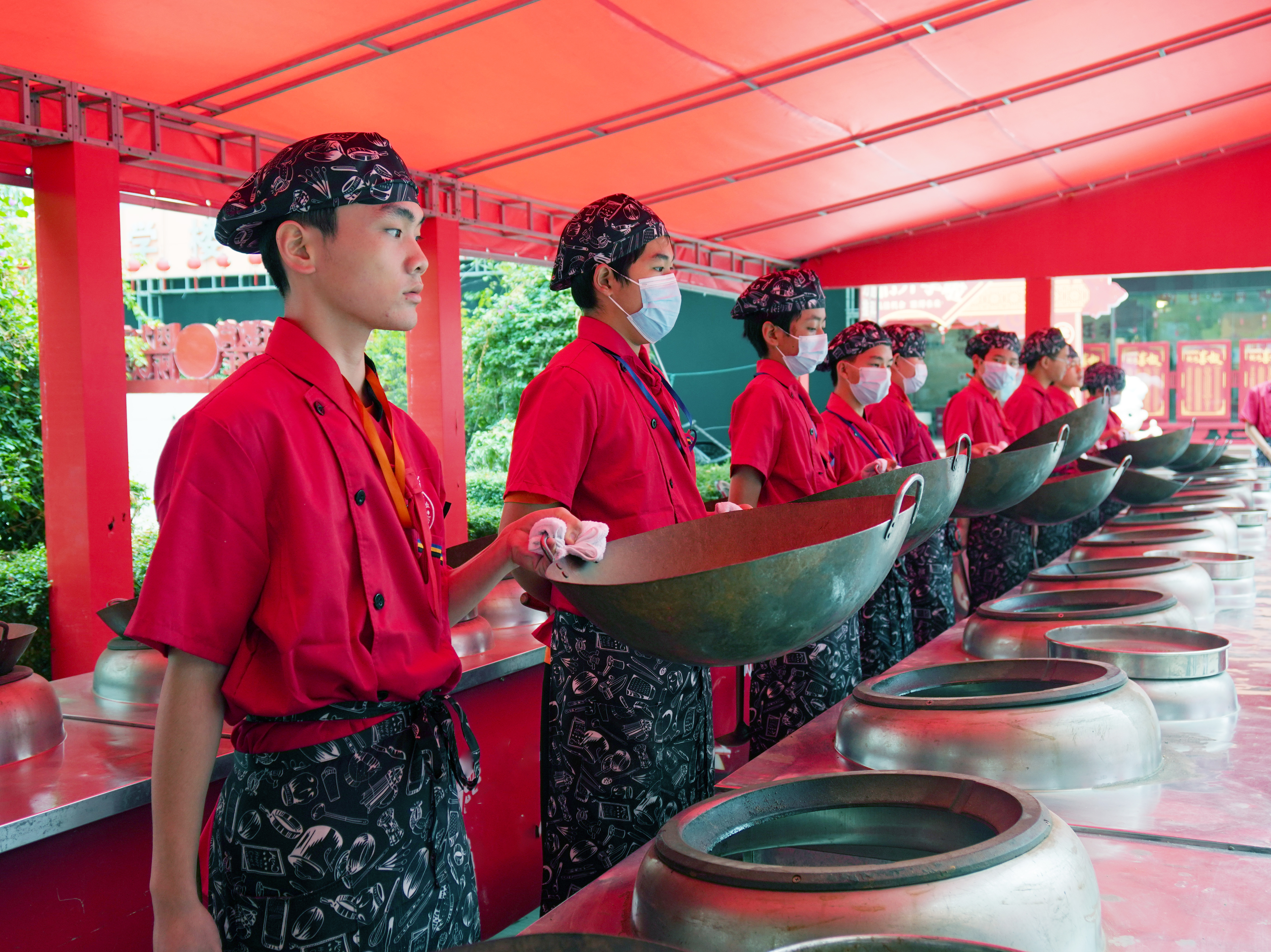 阶段考核：学技能展风采！直击烹饪营养与工艺2201班刀工、翻锅考核现场
