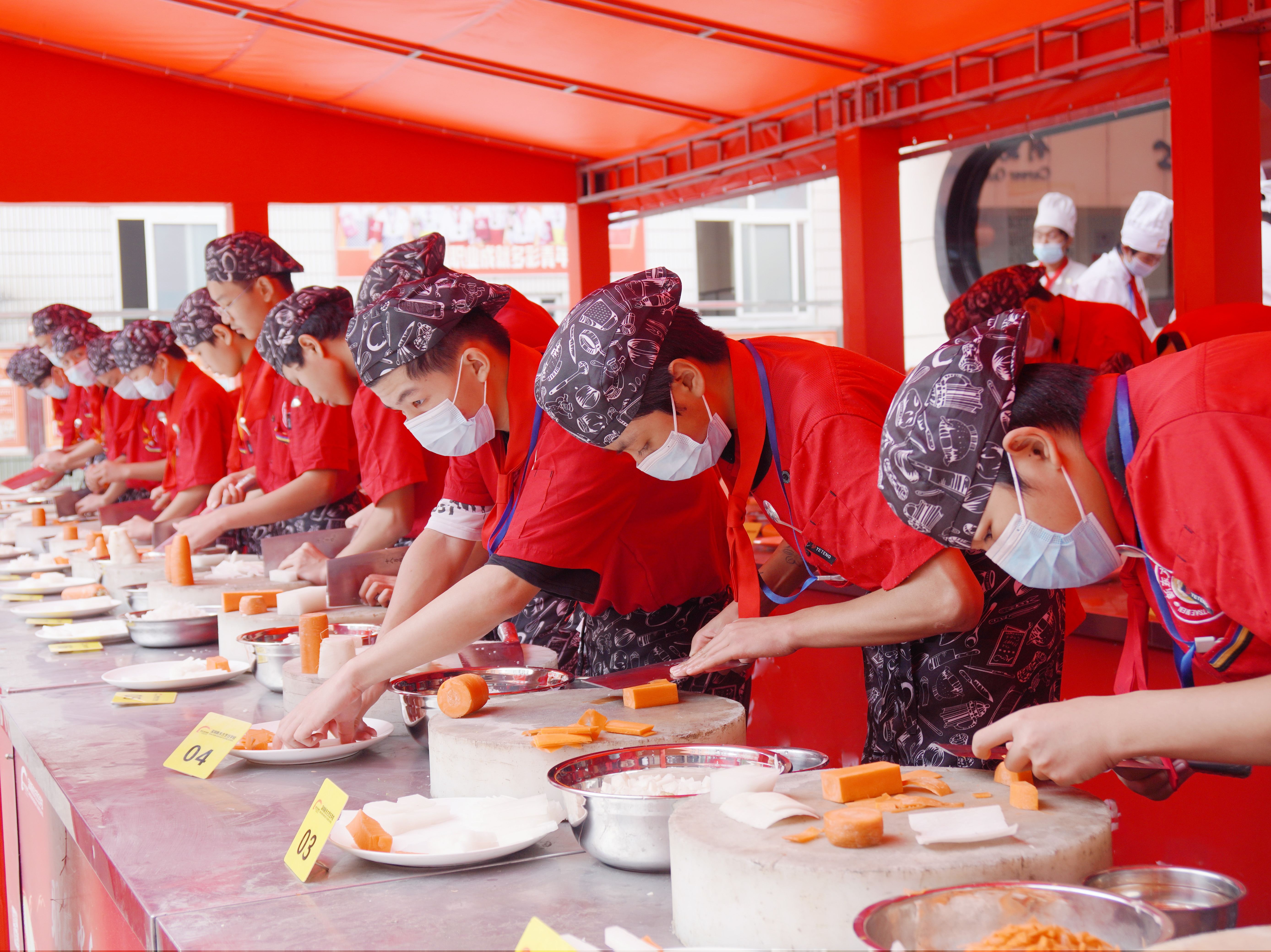 阶段考核：学技能展风采！直击烹饪营养与工艺2201班刀工、翻锅考核现场