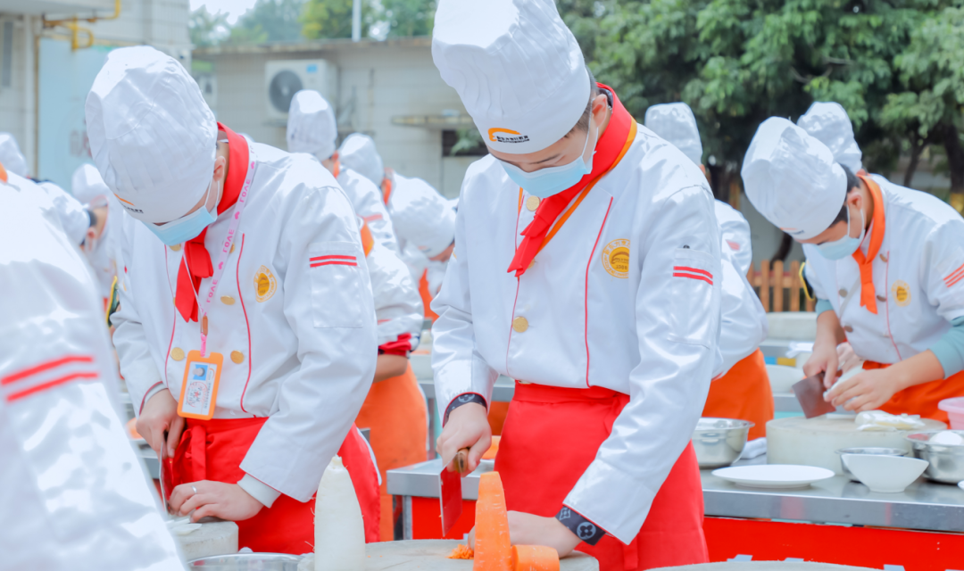 中办、国办发文!支持各地将高技能人才纳入城市直接落户范围