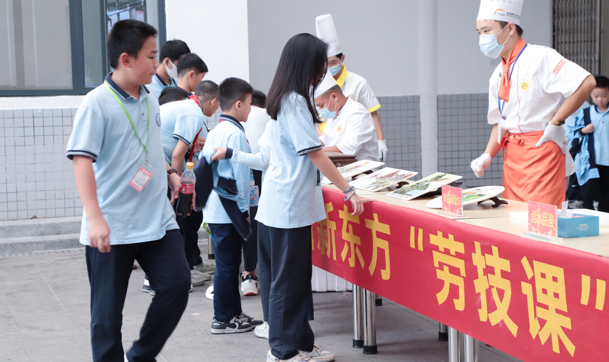 “这样的课堂我们很喜欢！”深圳新东方烹饪学校携手汕尾尚书学校“劳技课”进校园活动圆满举行！