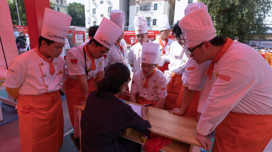 火热直击!2023深圳新东方春季大型人才双选会暨校企合作签约仪式精彩落幕~ 火热直击!2023深圳新东方春季大型人才双选会暨校企合作签约仪式精彩落幕~