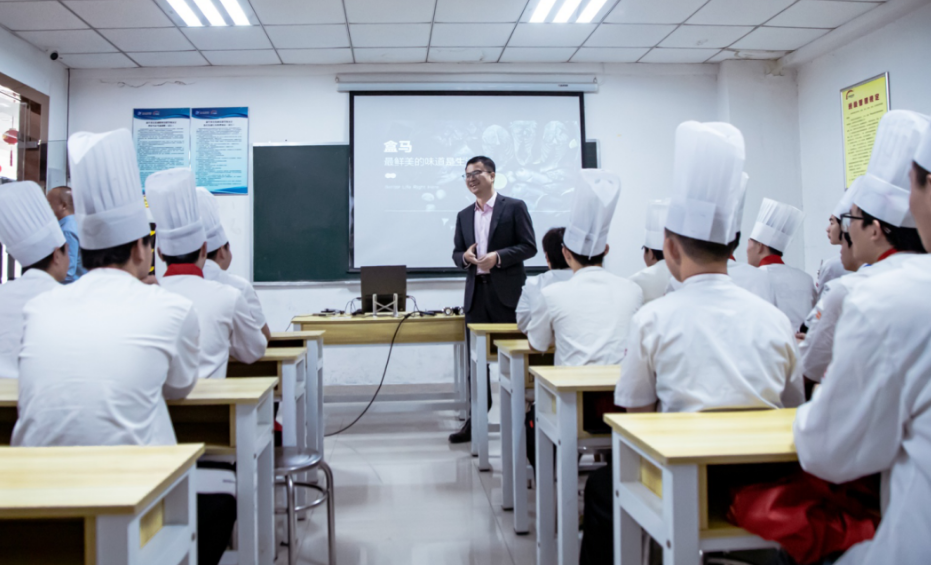 企业进校园，阿里巴巴旗下盒马鲜生到校为毕业学子进行宣讲并现场招聘！