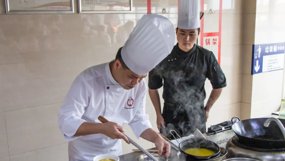 感谢谭家菜第四代传人谭学文大师为中餐学子带来精彩有趣的一课~