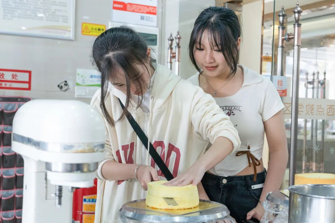 『春日研学游』不负好“食”光，汕尾逸夫中学同学邂逅深圳新东方的西点课堂！