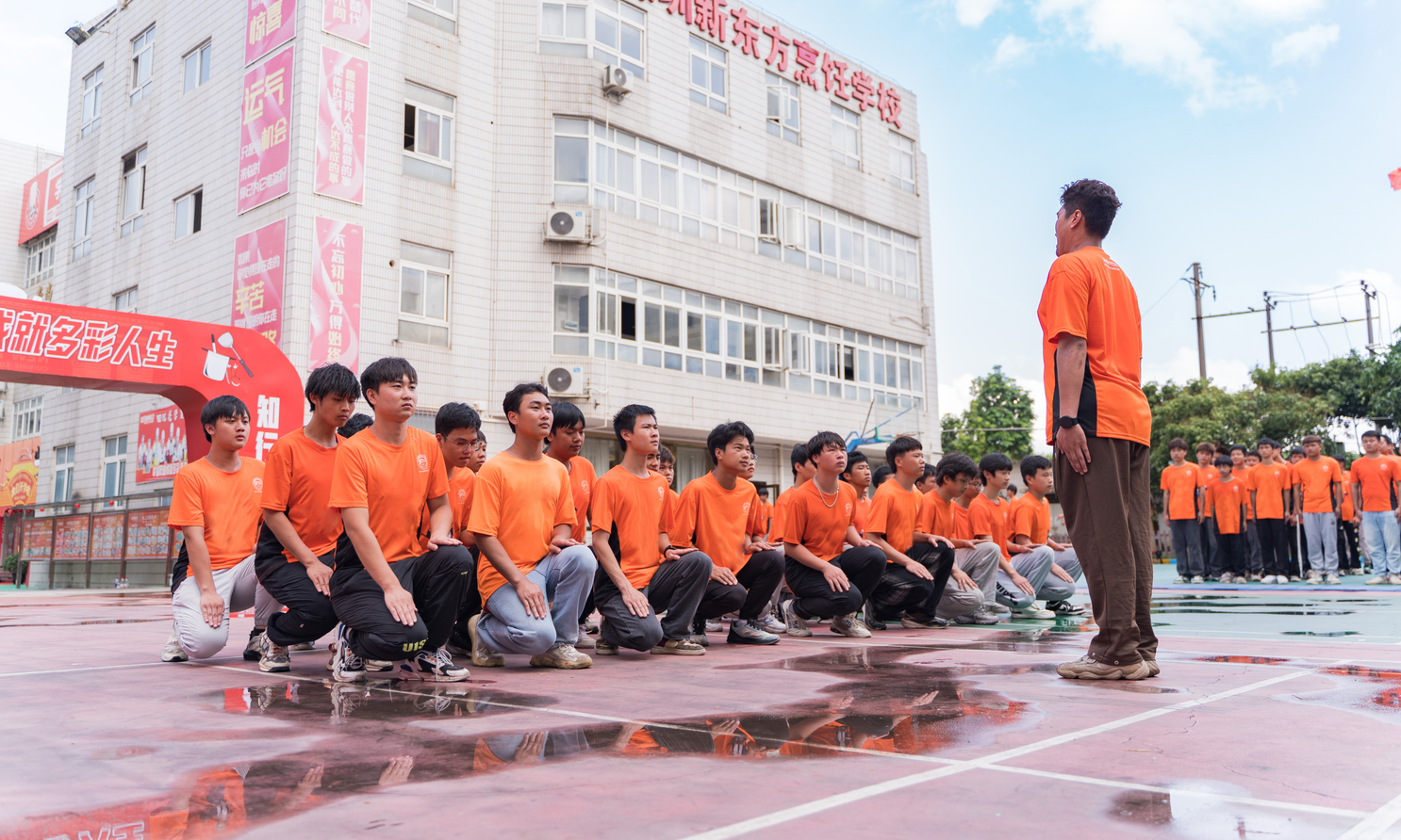 沙场点兵励青春，深圳新东方烹饪新生军训列队集合完毕，请检阅！