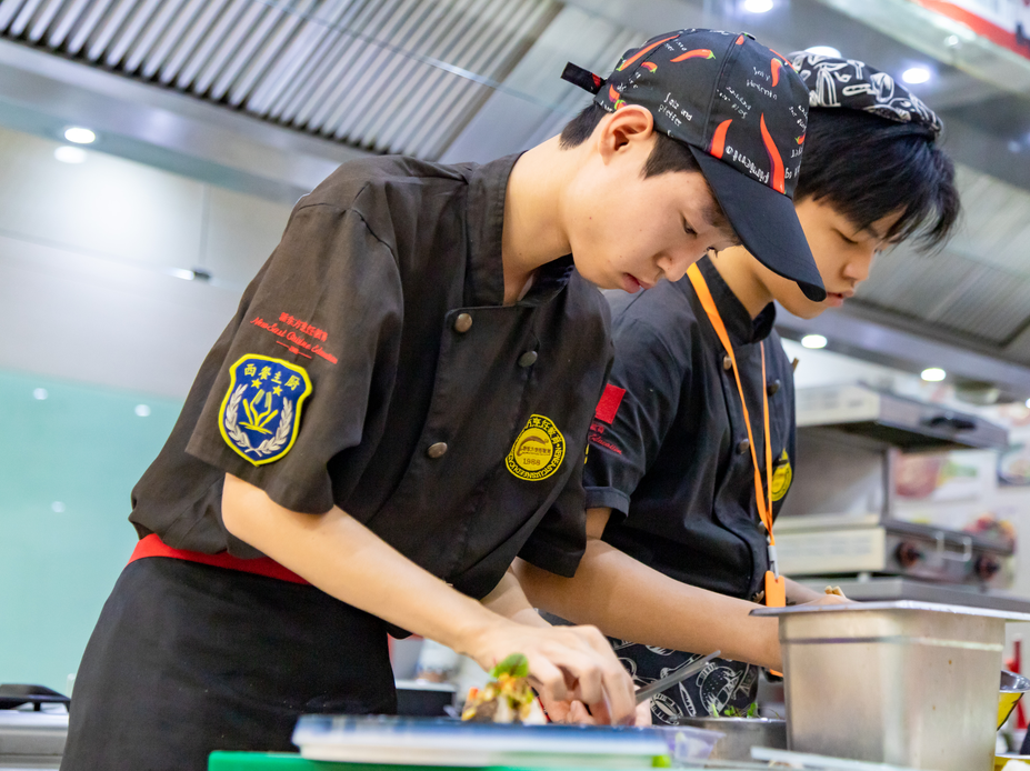 7月22日深圳新东方西餐学子热菜竞赛精彩启幕！