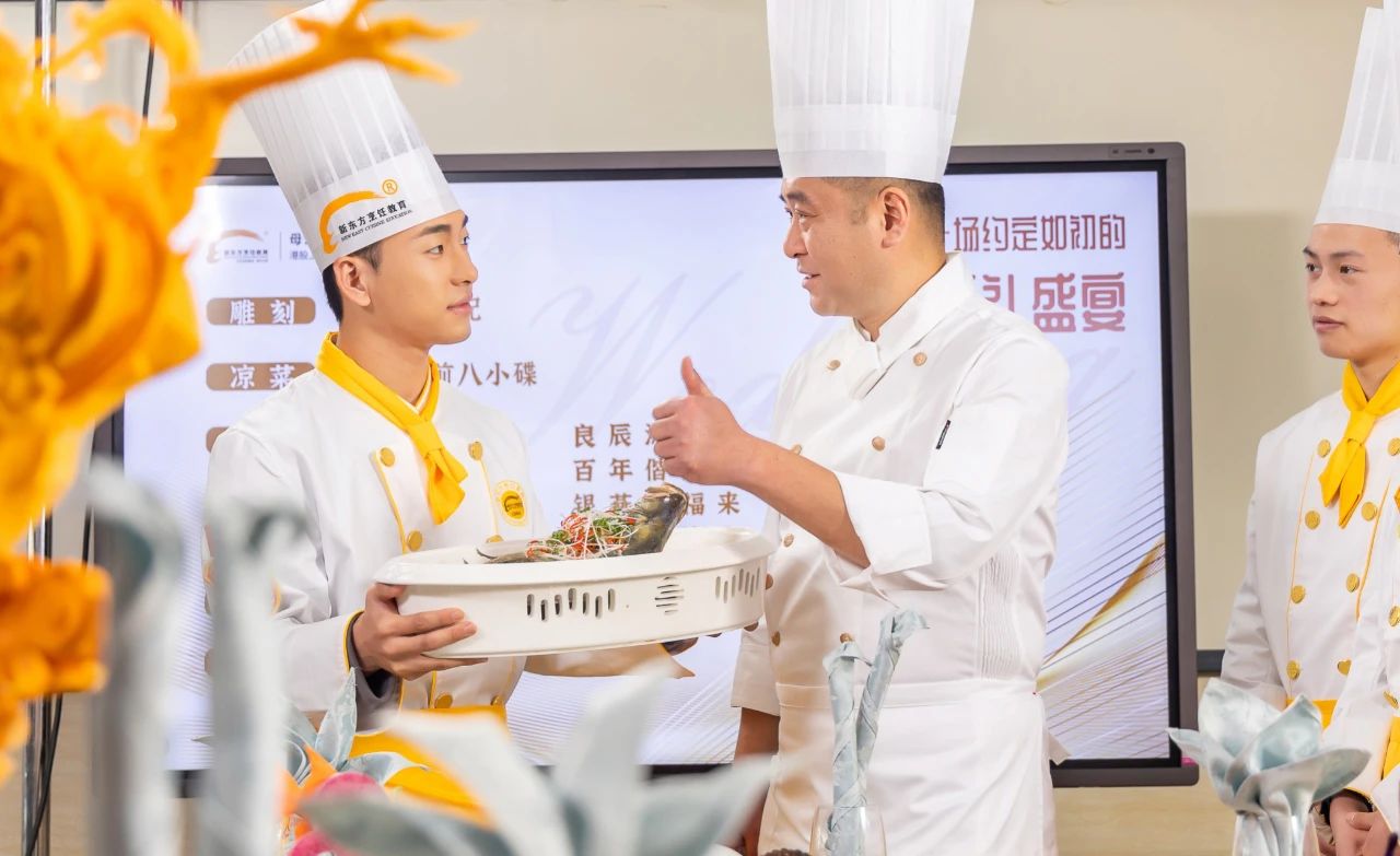 【央视报道】新东方烹饪教育，学厨师真本事好就业，毕业指导就业企业争抢