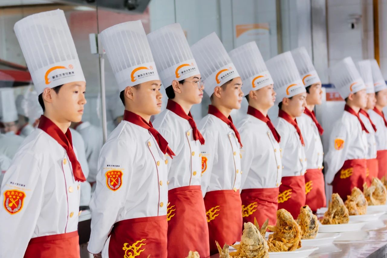 【央视报道】新东方烹饪教育，学厨师真本事好就业，毕业指导就业企业争抢