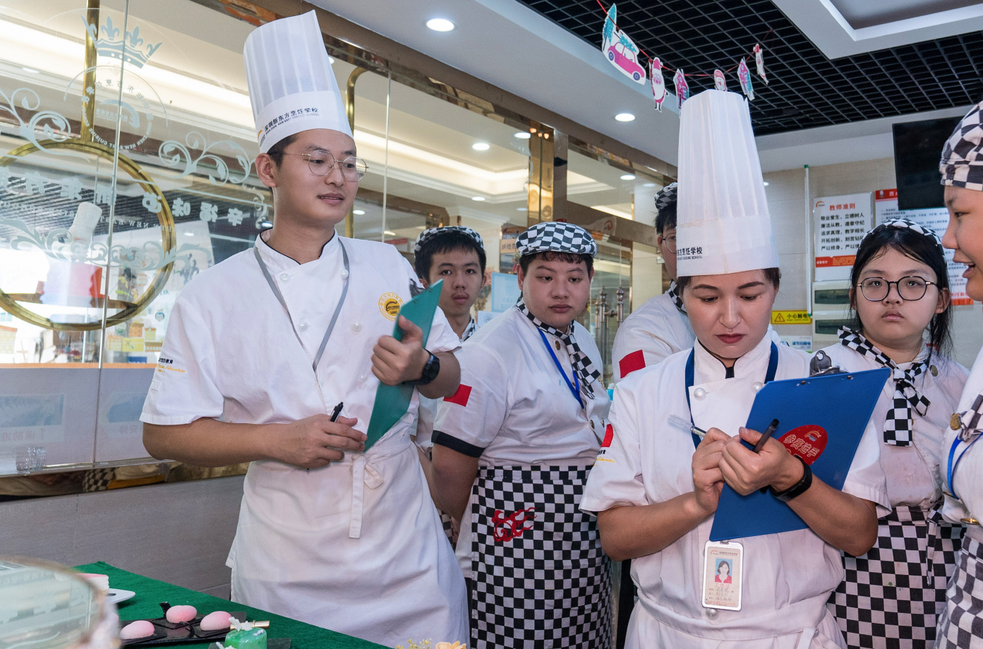 感受西点盛宴，经典西点2101班甜品台阶段考核