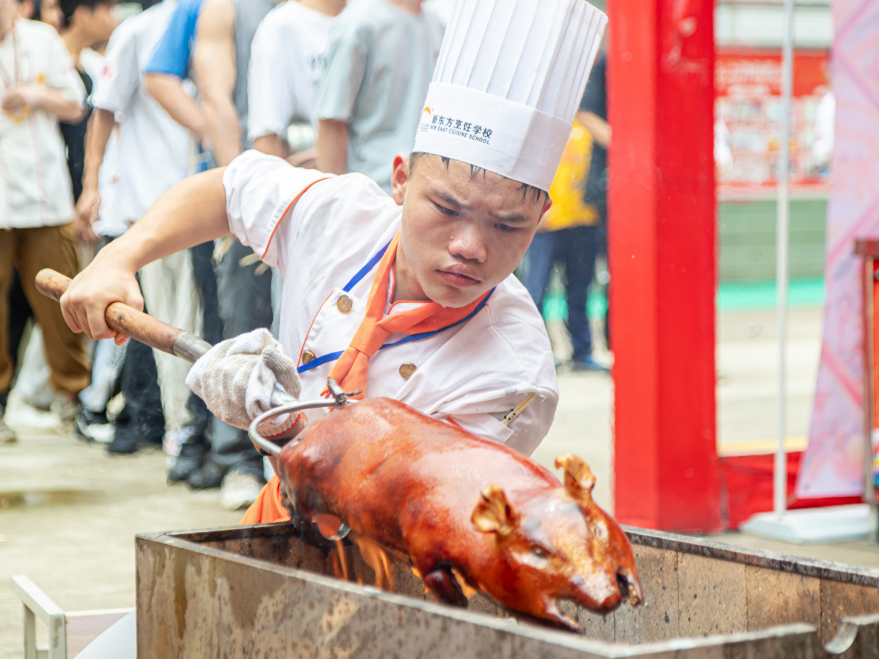 在广东，有一种情怀叫做“秋风起，食腊味”丨烧腊选修班结业展