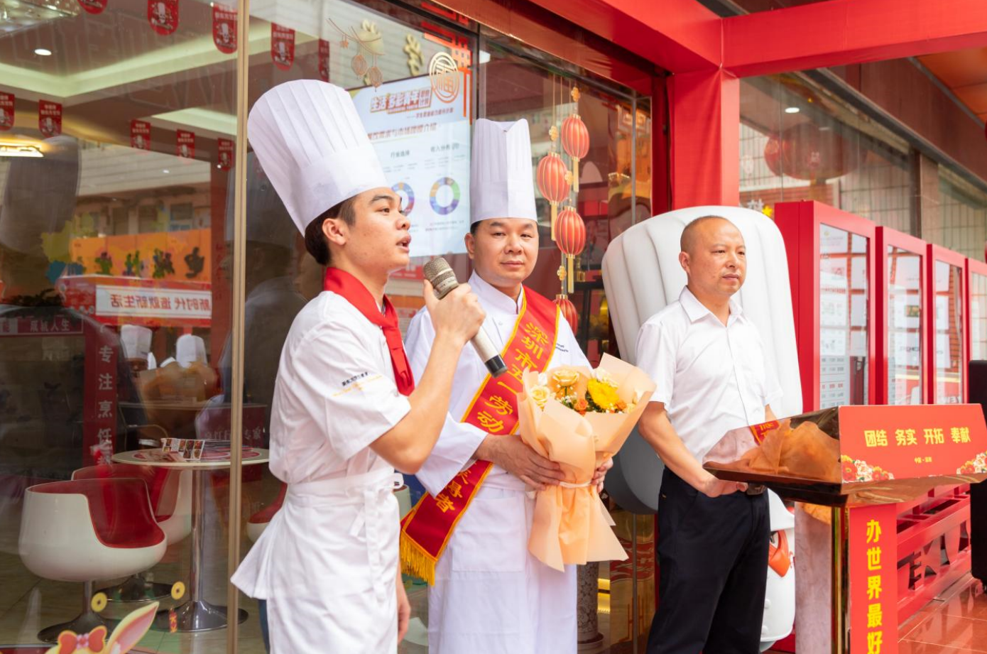 『大师进校园』感谢京基海湾大酒店中餐行政总厨冯伦书到校授课~