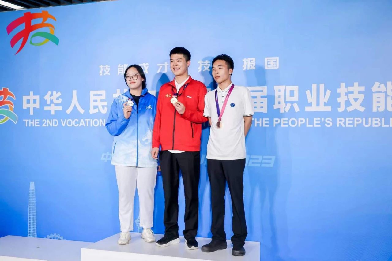 重磅！新东方烹饪学子在全国第二届职业技能大赛中斩获西餐项目金牌！