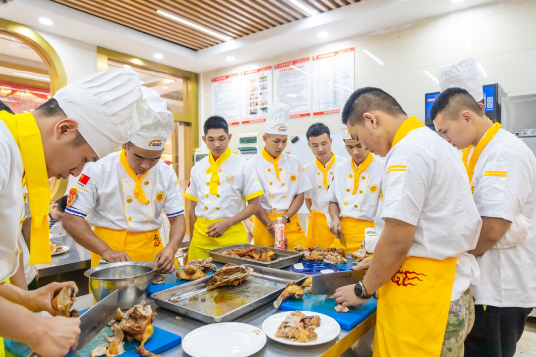 “预制菜”饱受争议，厨师行业路在何方？