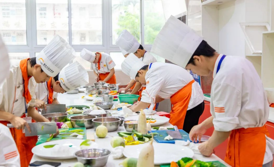 继续当学徒还是去学校学习？三个角度帮你分析