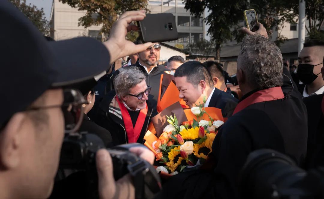 世界超级足球明星巴乔和他的小伙伴们来新东方烹饪学校啦! 世界超级足球明星巴乔和他的小伙伴们来新东方烹饪学校啦!