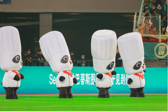 破次元壁了!新东方烹饪跨界足球圈,品牌多元化格局日益凸显 破次元壁了!新东方烹饪跨界足球圈,品牌多元化格局日益凸显