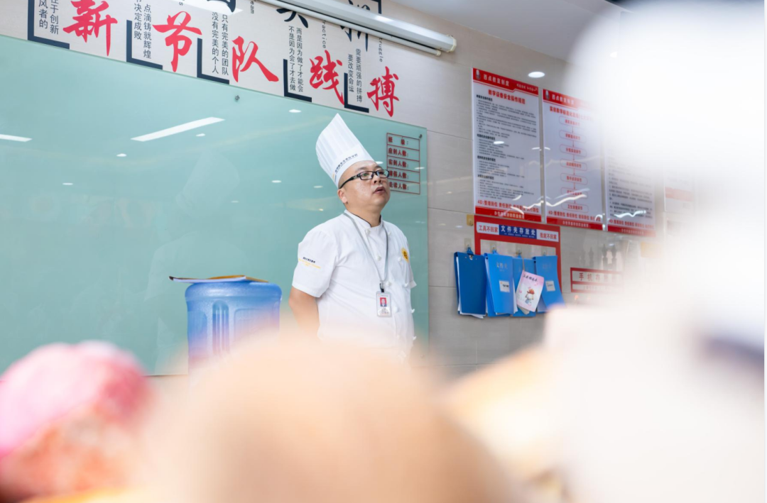 有颜有料的欧式面包​，经典西点2102班阶段考核作品出炉啦~