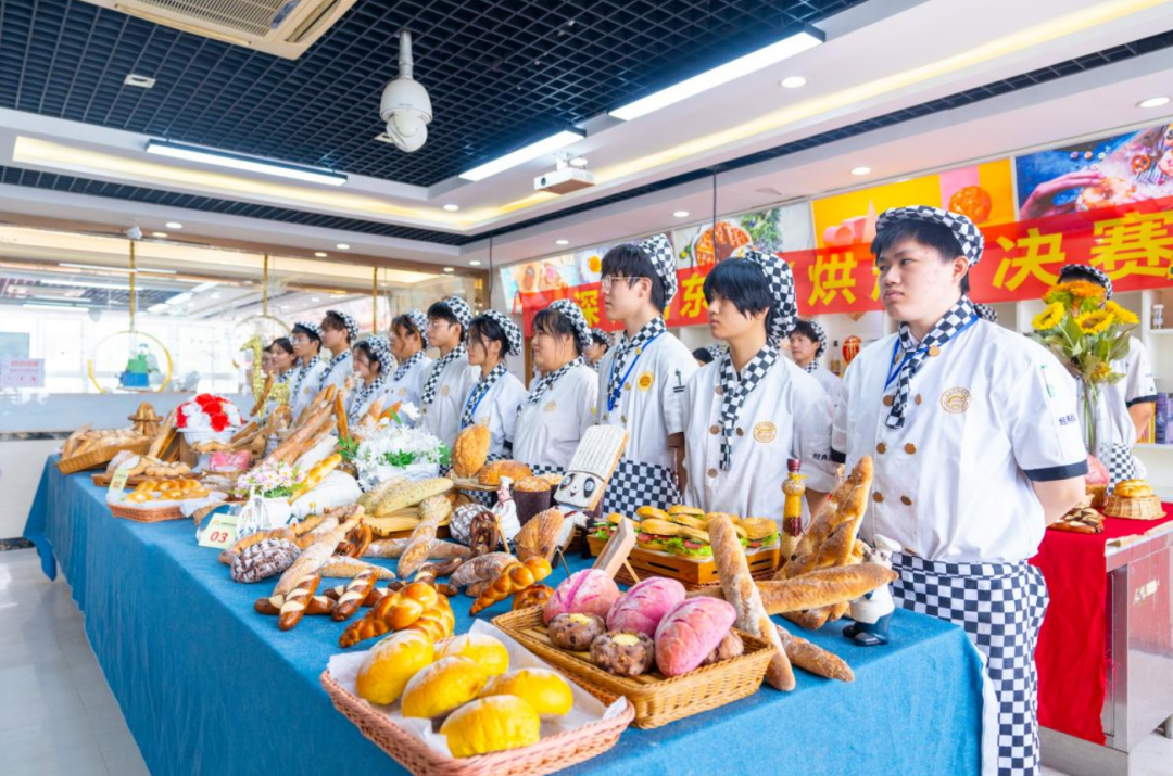 有颜有料的欧式面包​，经典西点2102班阶段考核作品出炉啦~