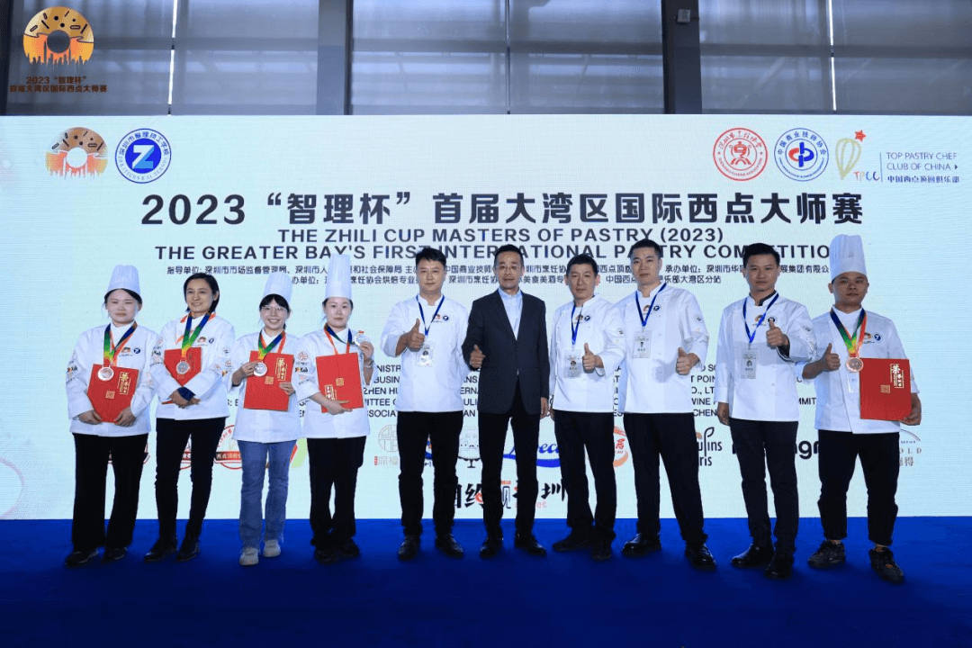 『喜讯』深圳新东方西点教师郭薇在首届大湾区国际西点大师赛中斩获大奖! 『喜讯』深圳新东方西点教师郭薇在首届大湾区国际西点大师赛中斩获大奖!