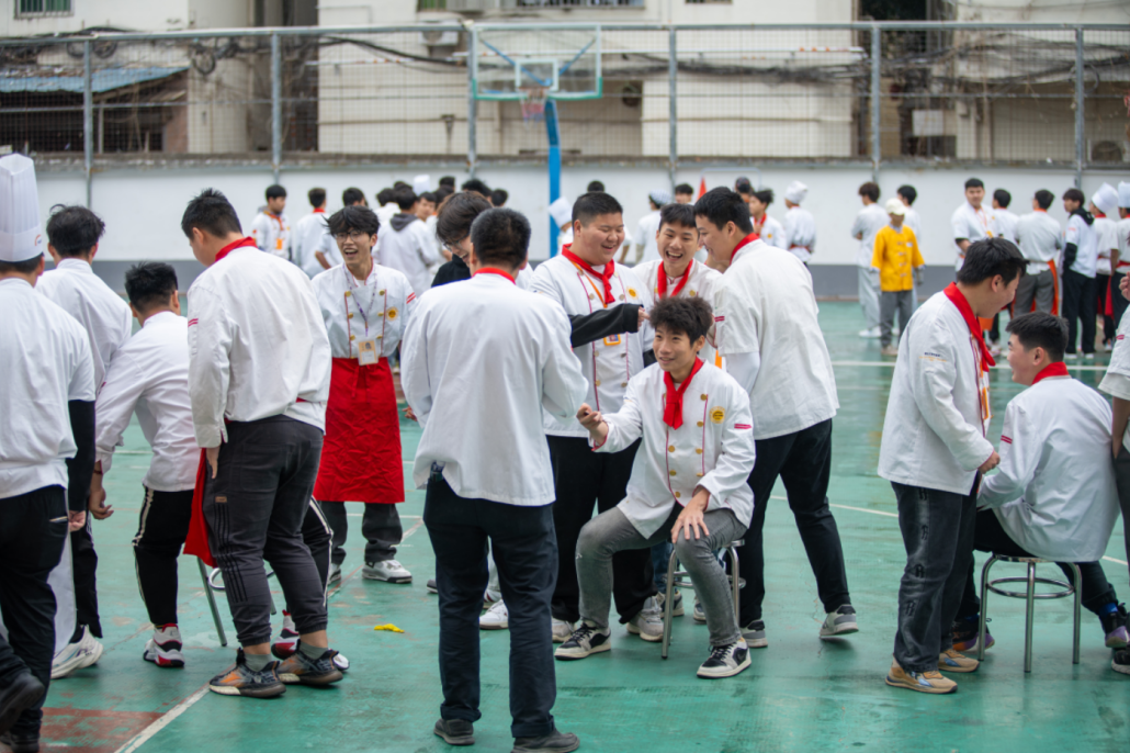 龙行龘龘贺新春，欢天喜地闹元宵丨多图带你回顾深圳新东方的元宵节活动现场