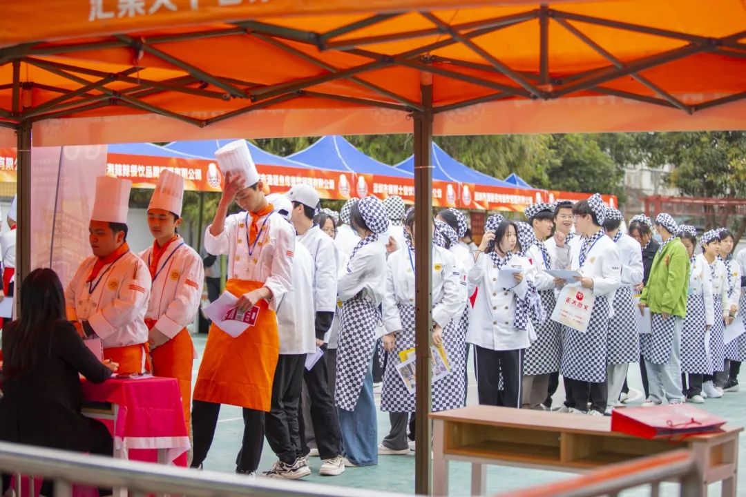 职面未来丨人才与企业“双向奔赴”！深圳新东方2024年春季大型人才双选会圆满落幕！