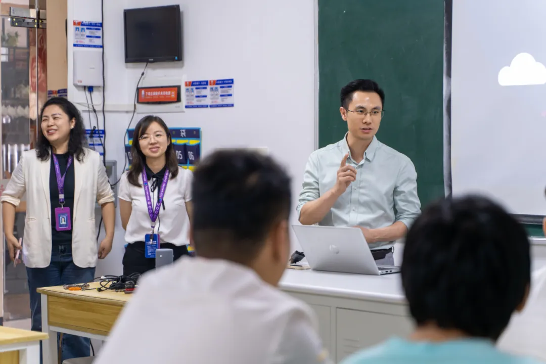 沃尔玛联合新东方   跨界共话未来