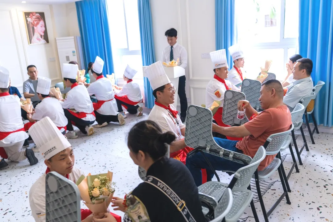 家长鉴证会|感恩相伴 共鉴成长 家长鉴证会|感恩相伴 共鉴成长
